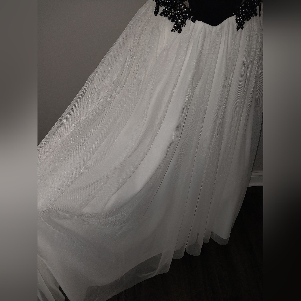 Blondie Nights by Stacy Sklar Navy Blue/ White Tulle Halter Formal Dress Size 7 - Picture 4 of 16